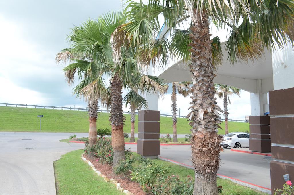 America'S Best Value Inn & Suites - Rosenberg/Houston Exterior photo